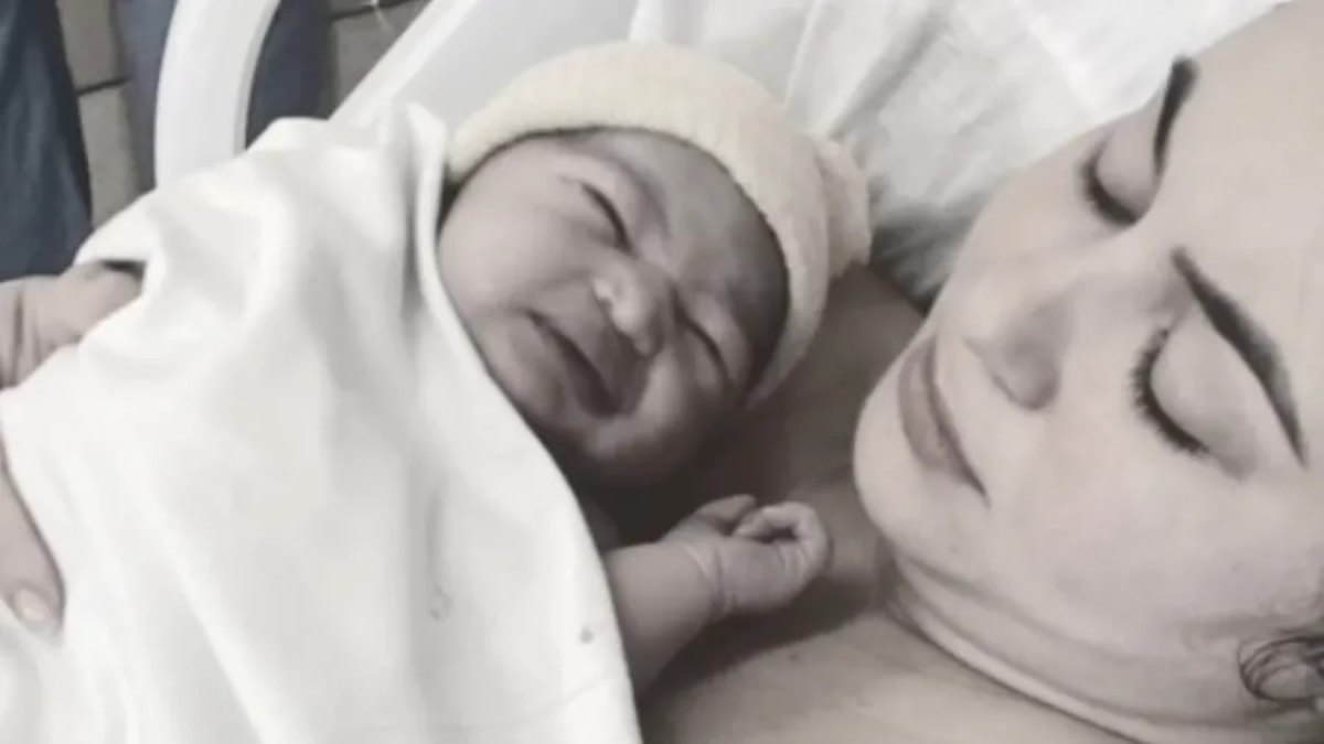 Jéssica Duarte Gonçalves, de 28 anos, e a filha é Jade Duarte de Moura Jéssica Duarte Gonçalves, de 28 anos, e a filha é Jade Duarte de Moura
