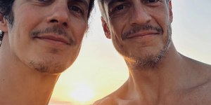 “Parecem gêmeos”: Mateus Solano posta foto com irmão e web reage