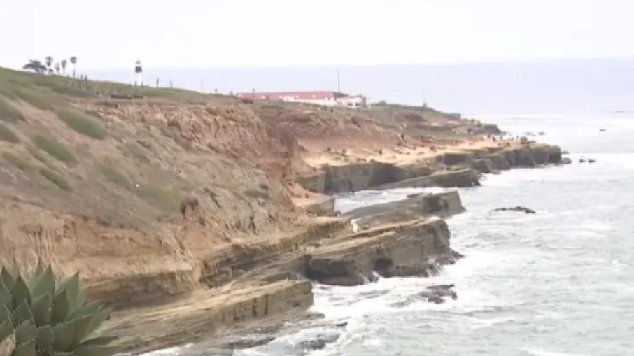 Destroços da aeronave foram encontrados no mar Destroços da aeronave foram encontrados no mar
