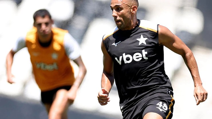 Botafogo%20ganha%20op%C3%A7%C3%B5es%20para%20resolver%20principal%20problema