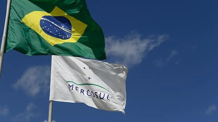 Parlamento%20paralisa%20acordo%20UE-Mercosul%20ao%20envi%C3%A1-lo%20%C3%A0%20Justi%C3%A7a