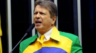 Deputado sugere que estudantes merecem ser queimados vivos