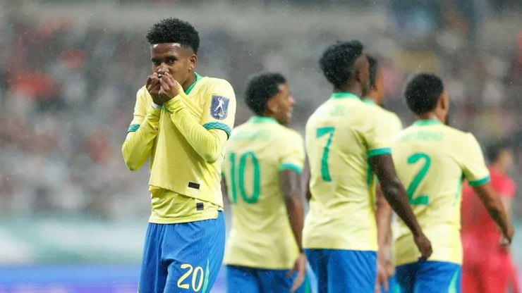 Estêvão desbanca Vini Jr. e Rodrygo e vira brasileiro mais caro