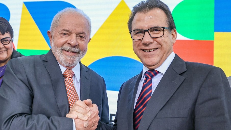 Lula (PT) e o ministro do Trabalho, Luiz Marinho (PT)