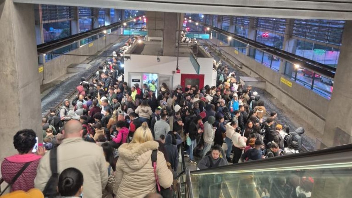 Estação em Varginha, na Linha 9-Esmeralda, em São Paulo Estação em Varginha, na Linha 9-Esmeralda, em São Paulo