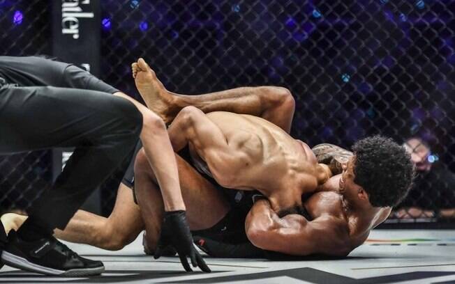 'RedeTV! Extreme Fighting' exibe defesa de cinturão de Adriano Moraes