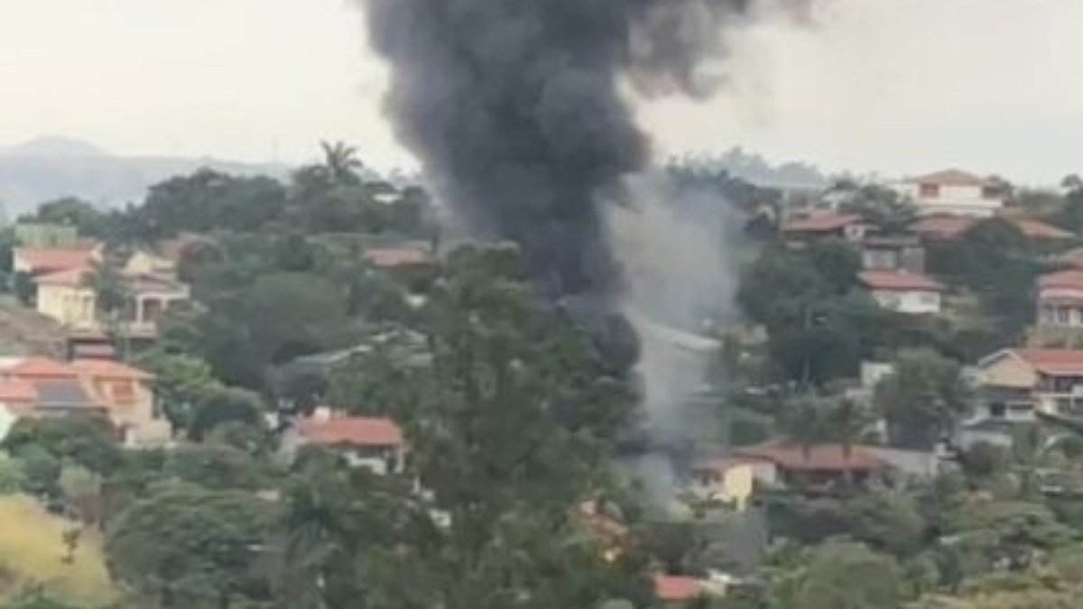 SP: avião da VoePass cai em área residencial de Vinhedo