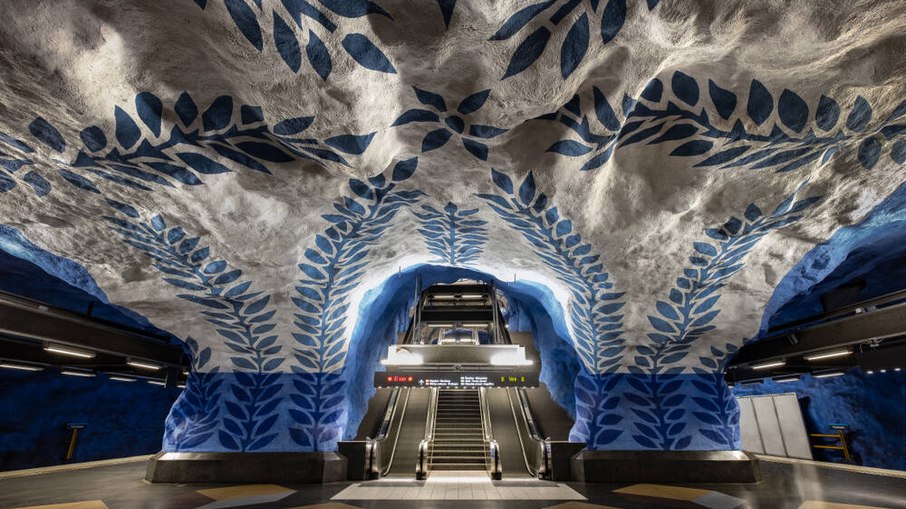 Conhecido por ser a galeria de arte mais longa do mundo, o metrô de Estocolmo é referência na Suécia