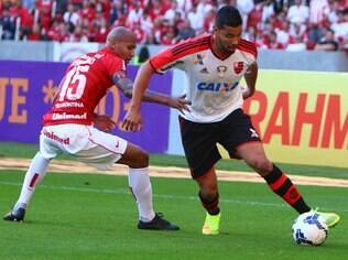 Agredido por torcedores do Flamengo, André Santos pede segurança em novas arenas