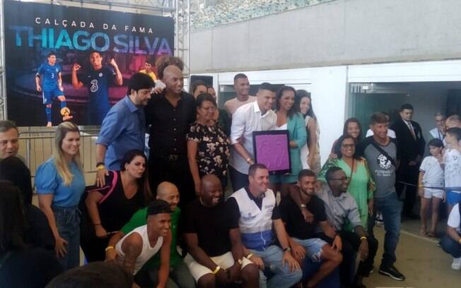 Thiago Silva é homenageado na Calçada da Fama do Maracanã