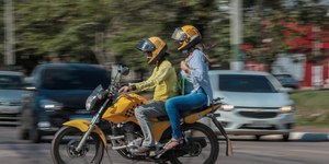 Justiça mantém decisão e libera transporte por app com moto em SP