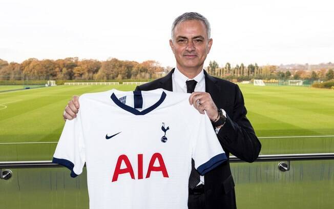 Mourinho é novo técnico do Tottenham