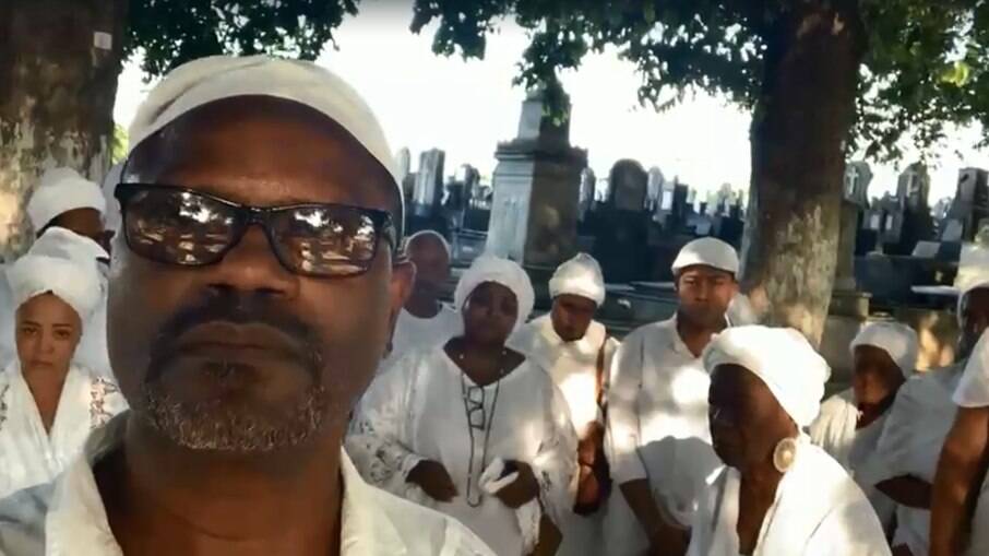 Pai de santo acusa cemitério de racismo religioso