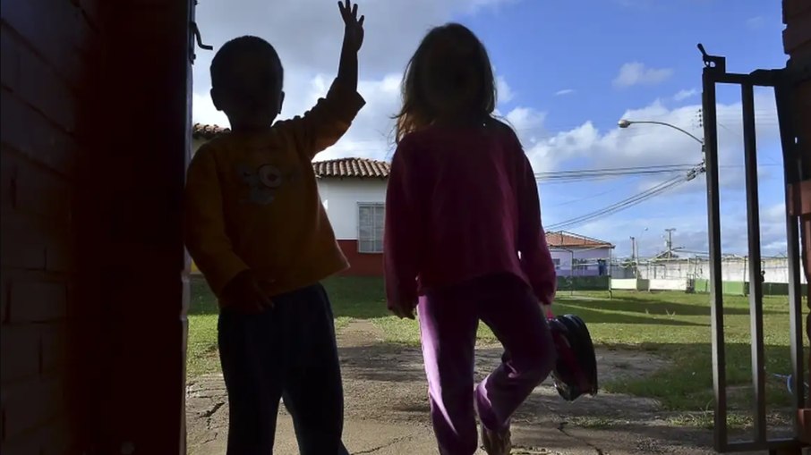 Crianças enfrentam cultura da violência no Brasil