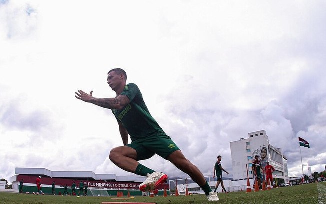 Calegari treina pelo Fluminense no CT Carlos Castilho 