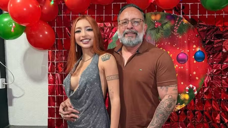Ruivinha de Marte anuncia fim do namoro com empresário Arthur Défago Ruivinha de Marte anuncia fim do namoro com empresário Arthur Défago