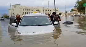 Dubai tem recorde de chuva e fica alagada