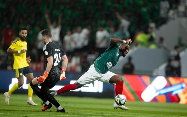 Mané faz dois e ajuda Al Nassr a vencer o Ettifaq e assumir a liderança