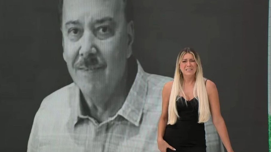 Renata Fan se emociona ao falar da morte do pai durante o Jogo Aberto Renata Fan se emociona ao falar da morte do pai durante o Jogo Aberto