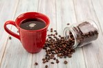 Café em cápsula ou no coador: conheça prós e contras do preparo