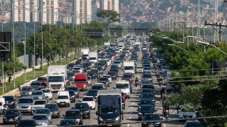 São Paulo possui mais de 32 milhões de veículos, segundo o IBGE 