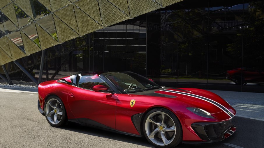 A Ferrari F51 conta com motor V12 de 6,5 litros com 789 cv de potência e uma série de itens exclusivos