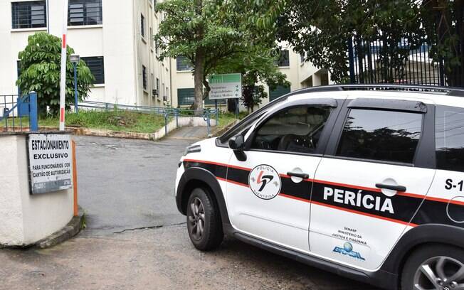 Polícia Científica chega ao IML Central, em São Paulo, onde foram levados os corpos dos nove jovens mortos após ação da PM em Paraisópolis