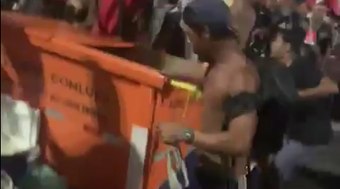 Suposto ladrão é agredido e jogado no lixo por fãs da Madonna no Rio