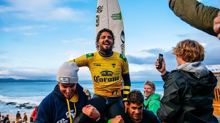 Filipe Toledo conquista bicampeonato mundial de surfe