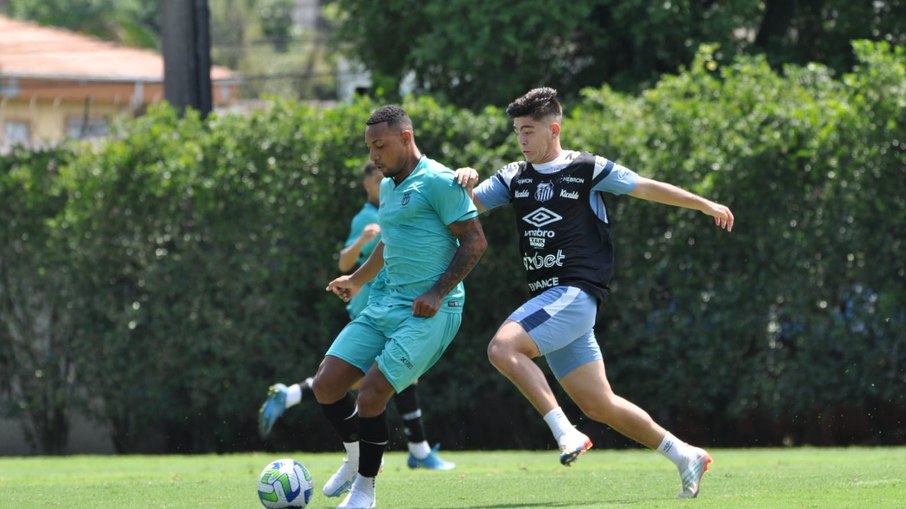 Jogo-treino foi realizado no Centro de Treinamento Rei Pelé, em Santos. Jogo-treino foi realizado no Centro de Treinamento Rei Pelé, em Santos.