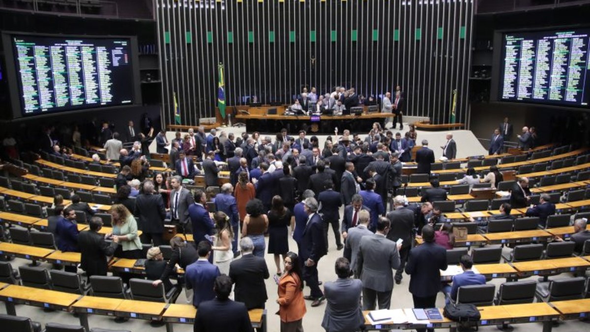 Câmara dos Deputados aprovou medida sem votos contrários Câmara dos Deputados aprovou medida sem votos contrários