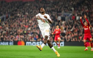 Liverpool acerta contratação de substituto de Alexander-Arnold