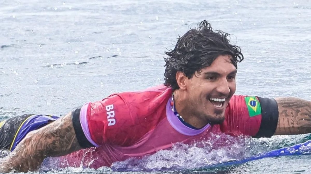 Medina supera João Chianca e se classifica para semifinal olímpica no surfe