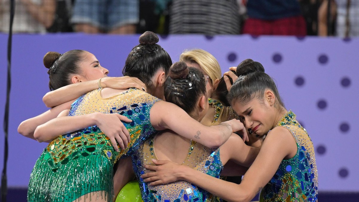 Victória Borges foi consolada por colegas de equipe