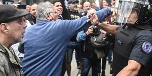 Protesto de aposentados em Buenos Aires termina com 150 presos