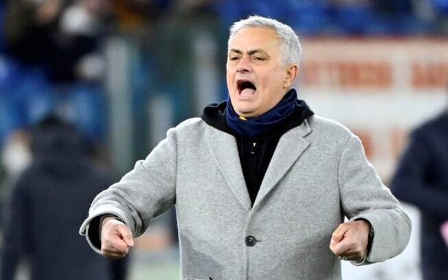 José Mourinho não poupa palavras após derrota da Roma: 'Tenho jogadores de fraca mentalidade'