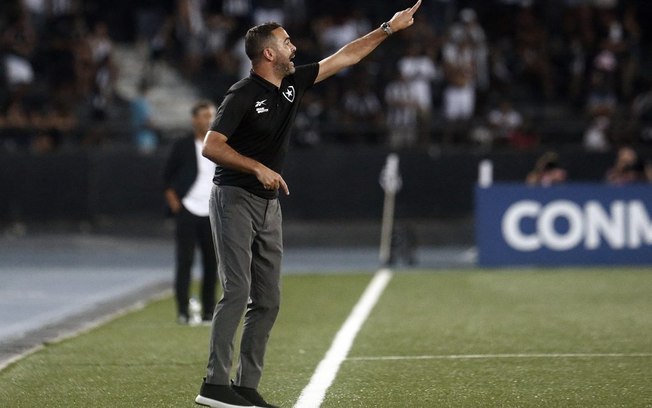 Artur Jorge se diz ‘contente’ após primeira vitória do Botafogo na Libertadores.