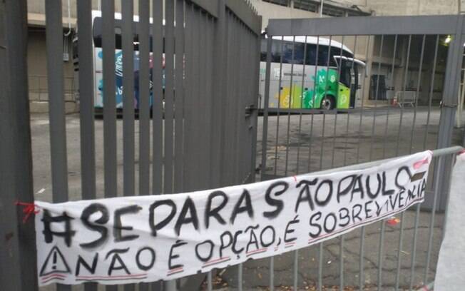 Torcida do São Paulo protesta contra votação do Conselho que pode alterar estatuto do clube