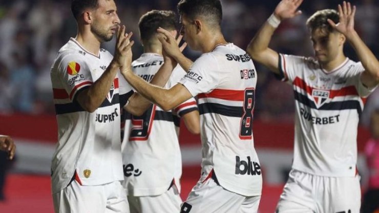 Jogadores do São Paulo fazem reunião para corrigir rota no Paulistão