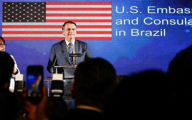 Bolsonaro vai a coquetel de recepção para celebrar o 243º Aniversário da Independência dos Estados Unidos