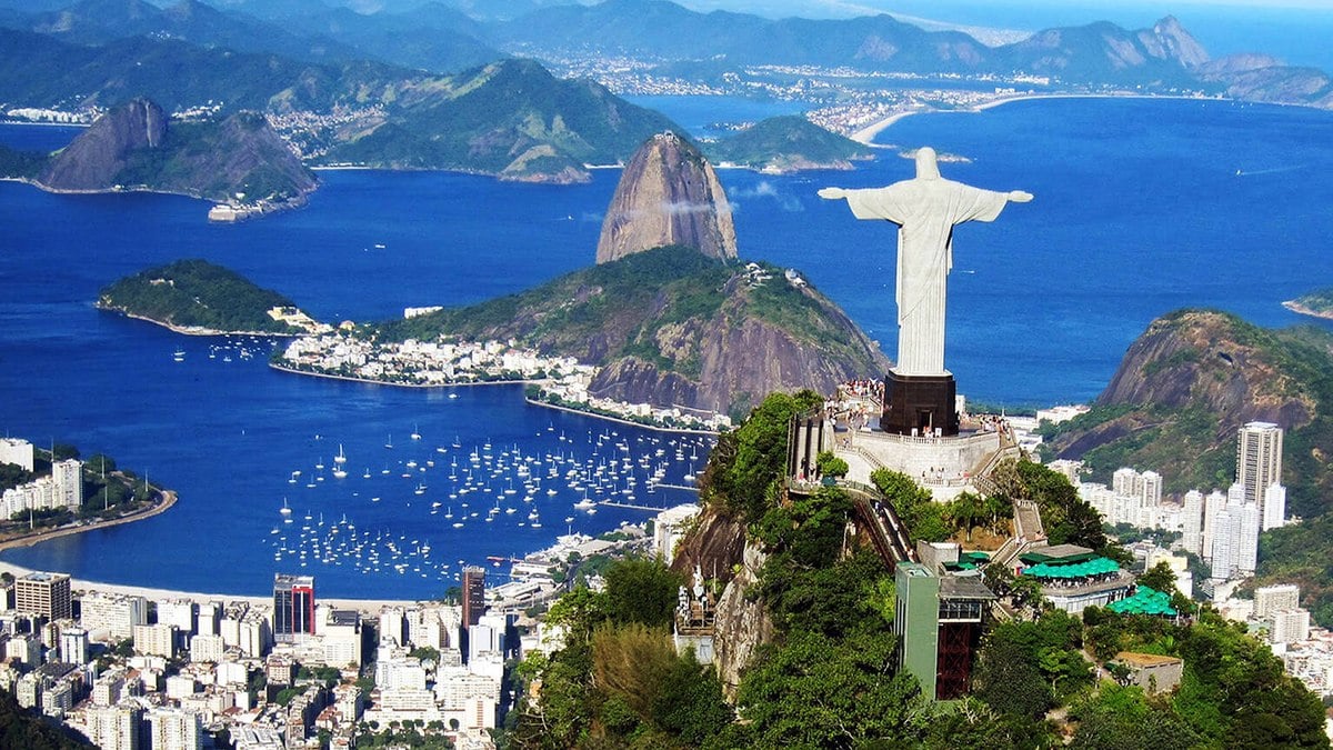 O Cristo Redentor e o Pão de Açúcar, no Rio de Janeiro, estão entres os pontos turísticos mais famosos do mundo