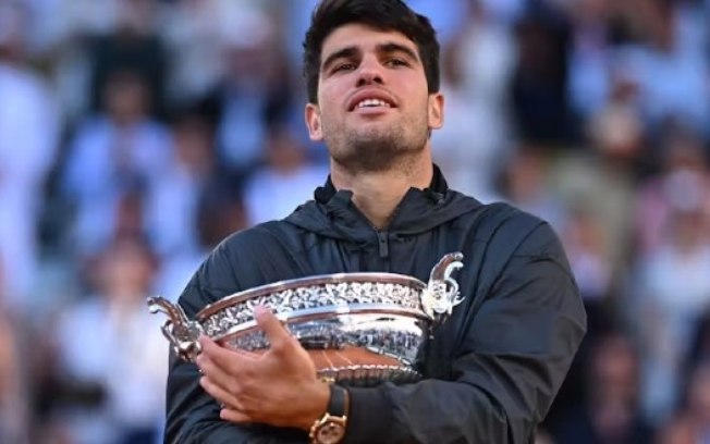 Alcaraz reflete após título de Roland Garros e mira Federer, Nadal e Djokovic