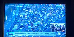 Rodovia Ayrton Senna é totalmente bloqueada em São Paulo