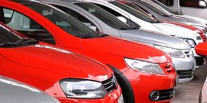 Preços de carros usados despencam e preocupam locadoras