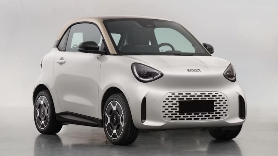 Imagens de homologação revelam antecipadamente o desenho definitivo do novo Smart #2 elétrico. Imagens de homologação revelam antecipadamente o desenho definitivo do novo Smart #2 elétrico.