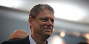 Moraes autoriza visitas de Tarcísio e deputados a Bolsonaro