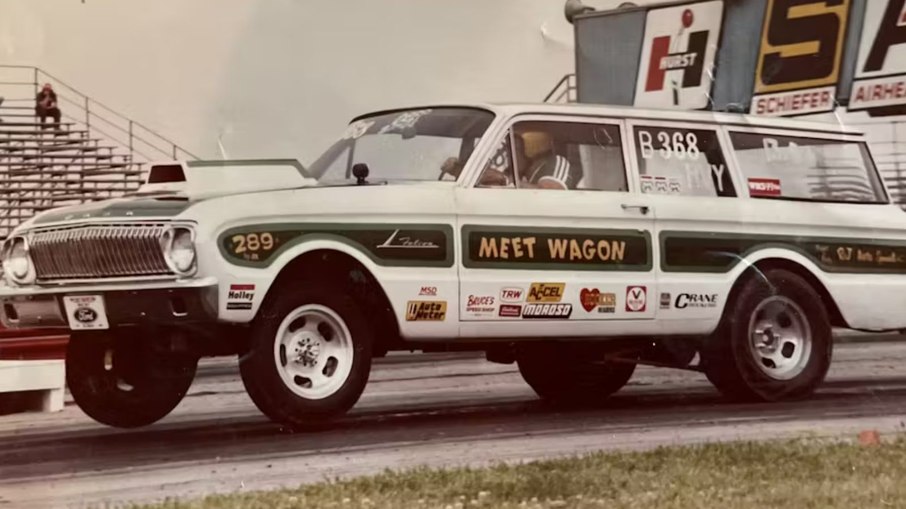 Antes do Boss, Chuck fez história nas pistas com esta perua Falcon 1962, equipada com motor 289 e preparada para arrancadas de alta performance