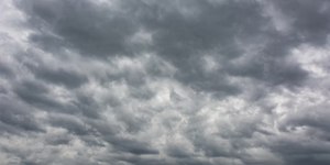 Frente fria avança com nível alto de chuva em diferentes regiões