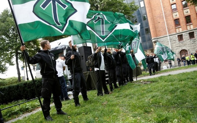 (Arquivo) Militantes do grupo neonazista Movimento de Resistência Nórdico