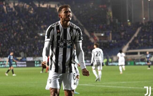 Danilo marca no final, e Juventus arranca empate da Atalanta no Campeonato Italiano